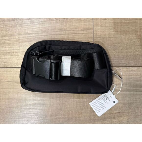 NEW Lululemon Everywhere Belt Bag Black Fanny Pack Classic Nylon - Picture 8 of 8